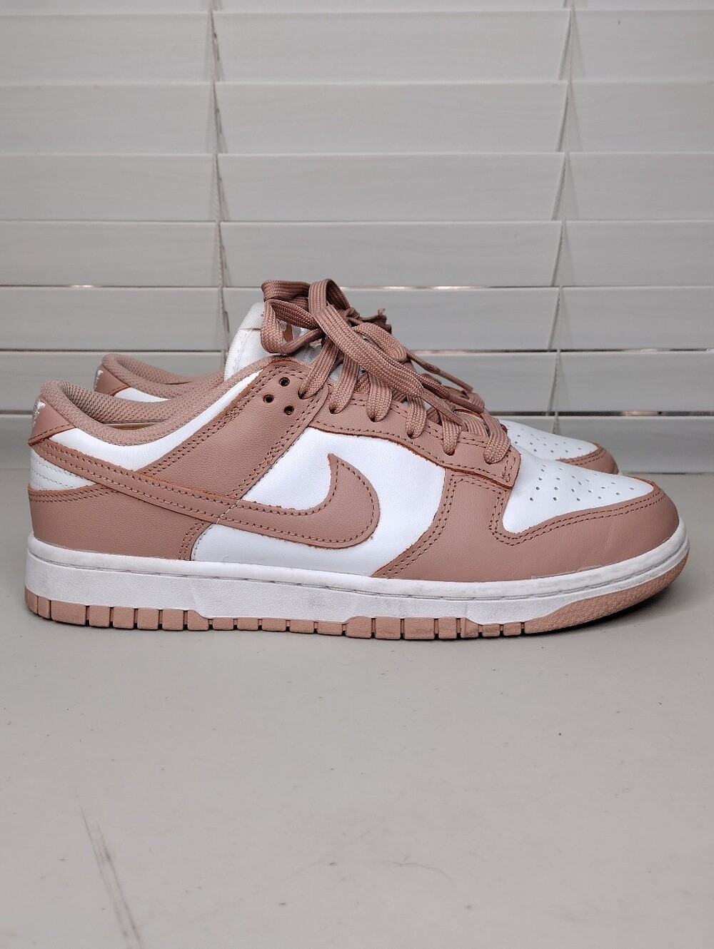 Nike White Dusty Pink Low Top Lace Up Sneakers Sz 8 - Picture 3 of 14